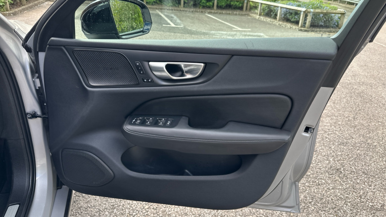 Volvo V60 2.0 B4P Ultra Dark 5dr Auto Petrol Estate